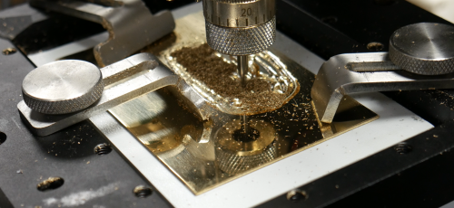 Cutting table of the M20 Jewel rotary engraver