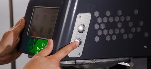 The marking head is raised or lowered using control buttons