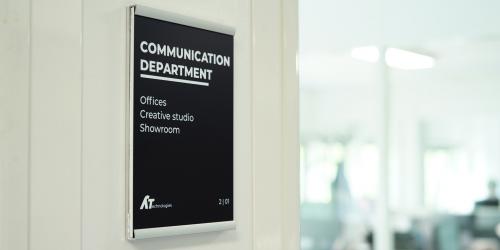 Simpla display classic format closeup