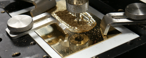 Cutting table of the M20 Jewel rotary engraver