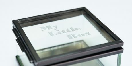 Engraving on a jewellery glass box filled with silver gilding wax